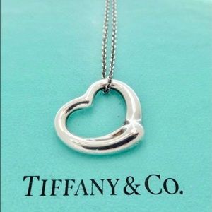 Elsa Peretti Tiffany and Company heart ❤️ pendant